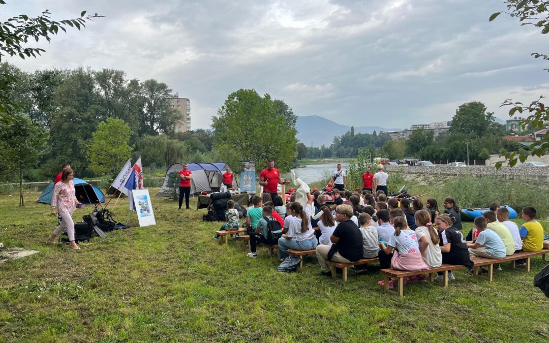 Iz školskih klupa na rijeku: Prva avantura projekta “Za čisto korito rijeke Bosne”